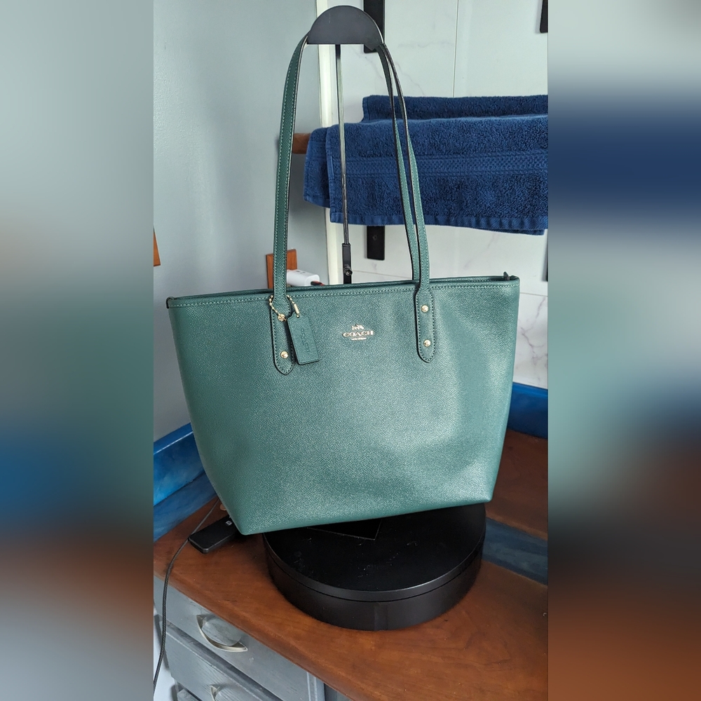 NWOT Coach City Zip Top Crossgrain Leather Tote Bag